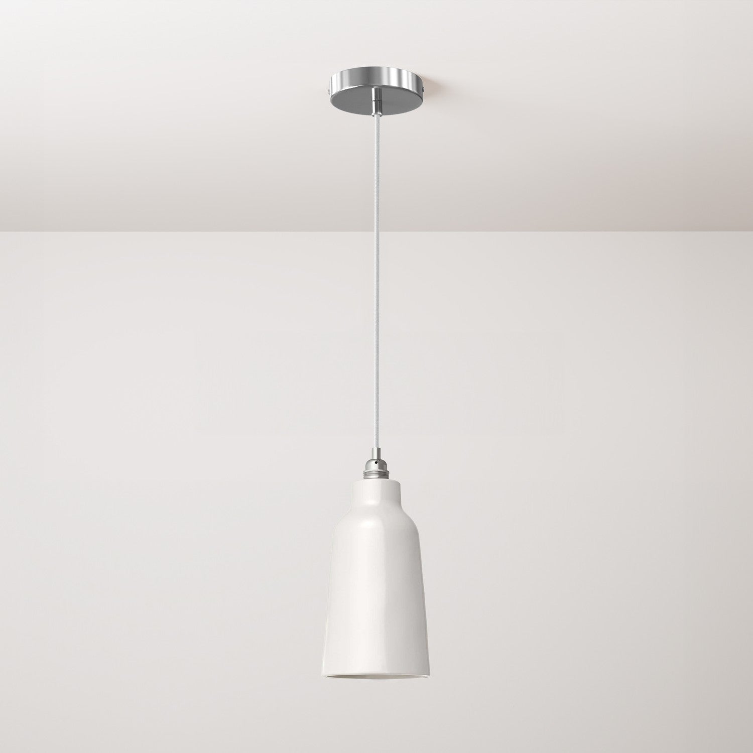Lampada a sospensione completa di cavo tessile, paralume Bottiglia in ceramica e finiture in metallo - Bianco lucido