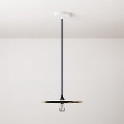 Lampada a sospensione completa di cavo tessile, paralume in legno UFO double-face e finiture in metallo - Chiara Fucà