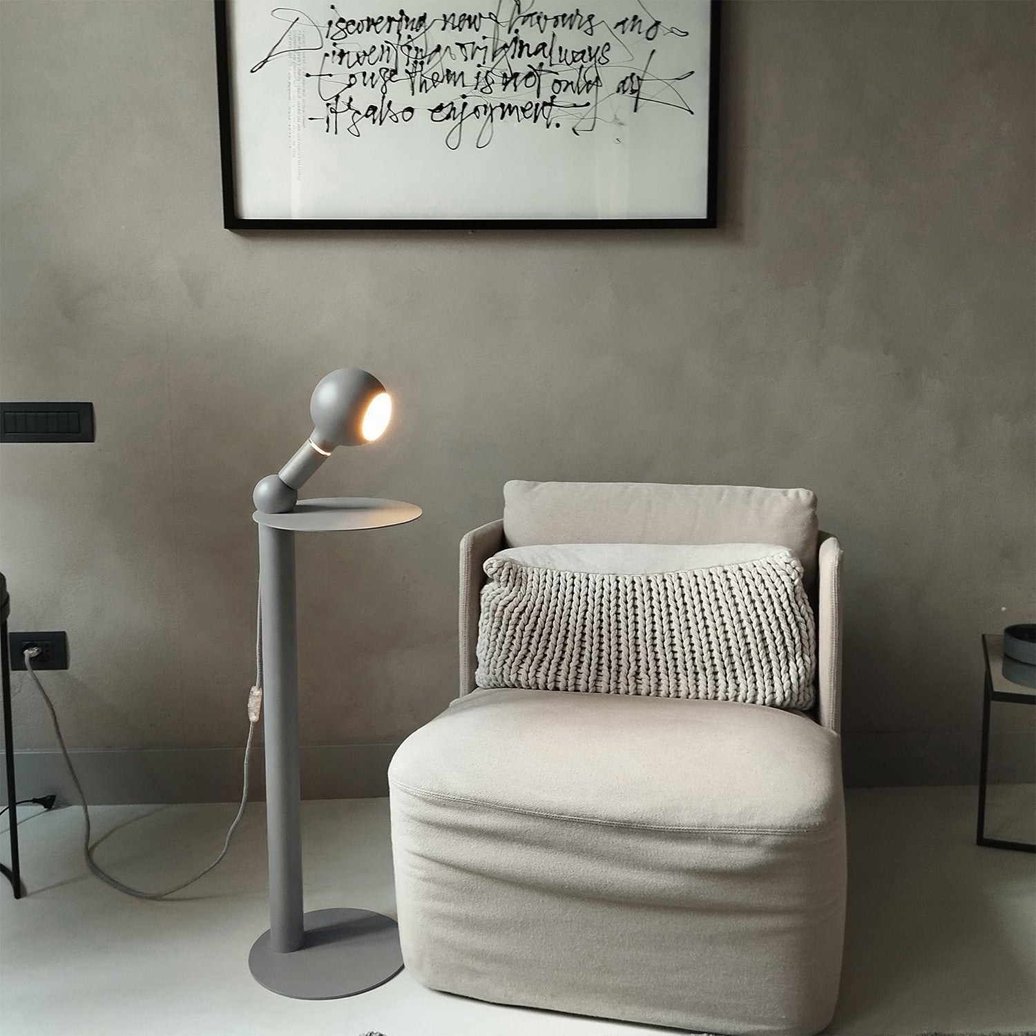 Rocco - Lampada da terra con spina UK e lampadina Camo - Grigio