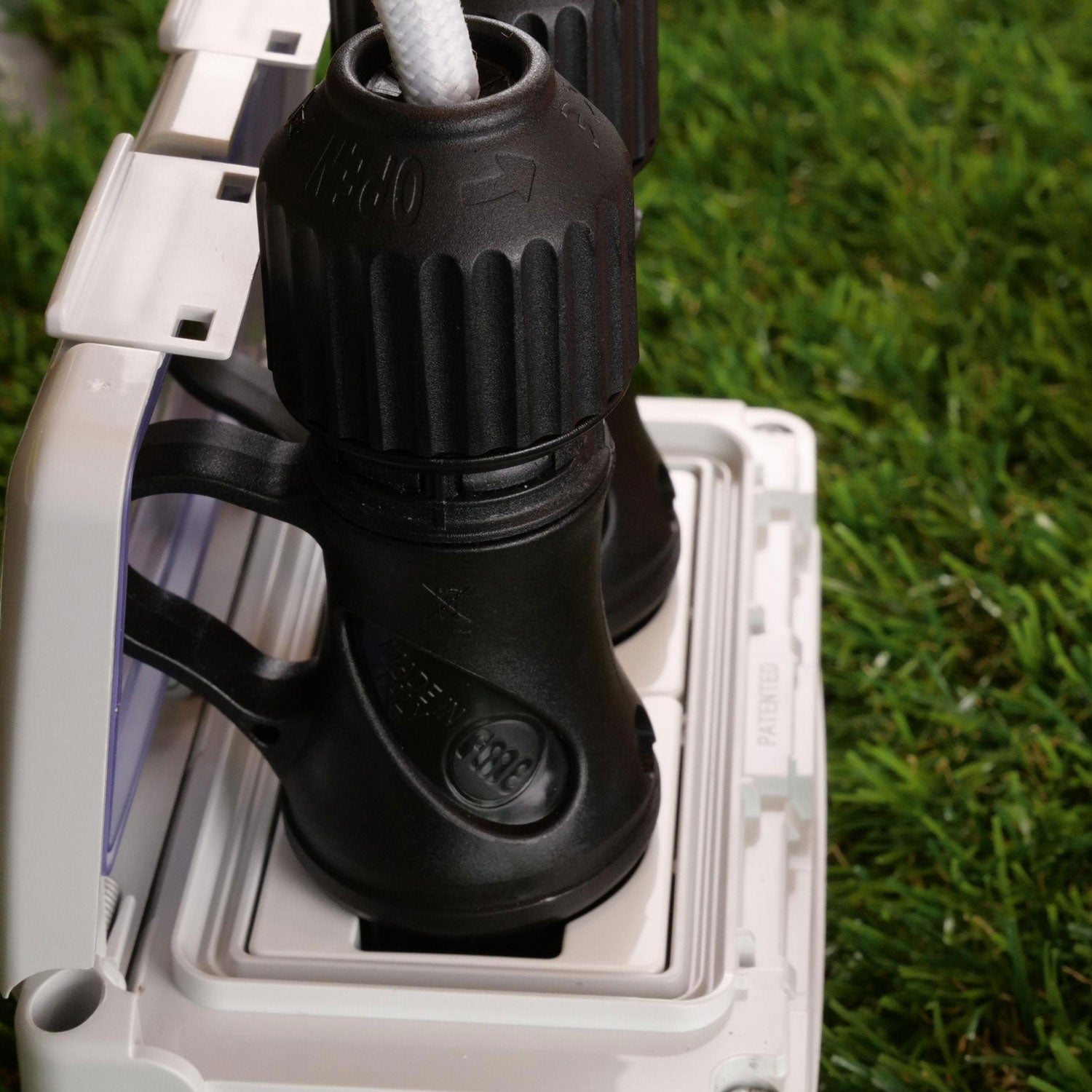 Spina Schuko Nera 16A 250V IP44 per esterno - Compatibile Sistema Modulair - Nero